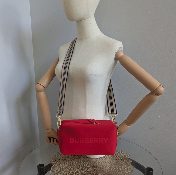 Burberry - Picture 7 of 12